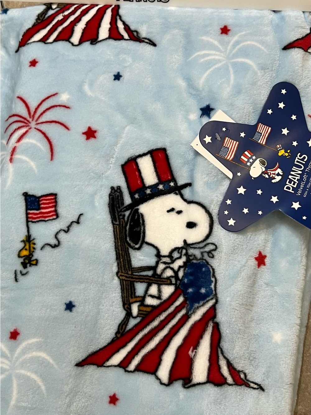Peanuts Light Blue Snoopy Patriotic Throw Blanket NWT - Picture 2 of 4